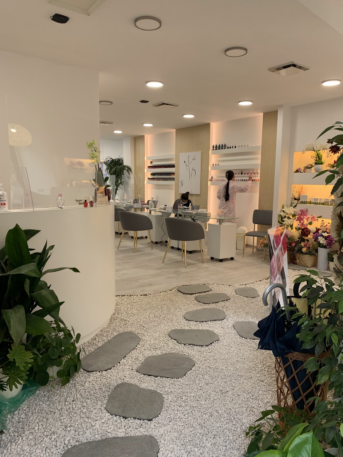 Interno di Nail Salon 68, Via Borgo Santa Caterina 68a Bergamo