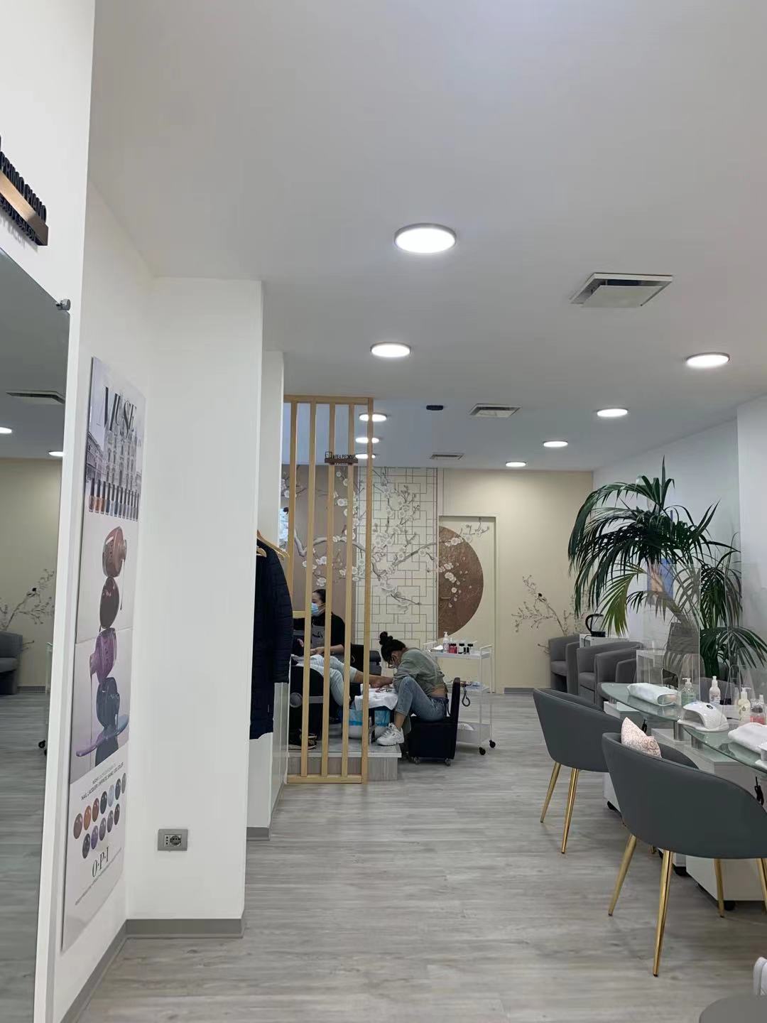 Interno salone Nail Salon 68